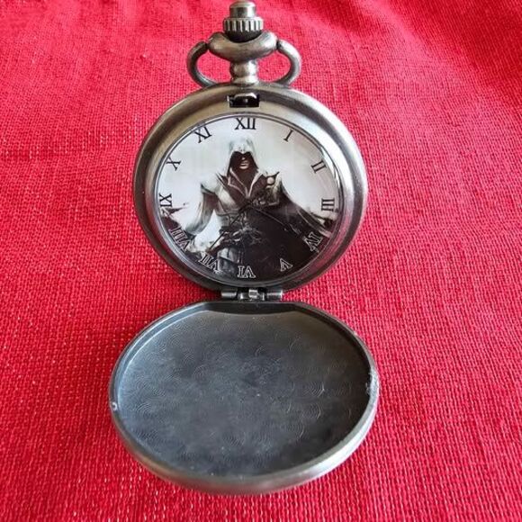 Assassin's Creed Themed Pocket Watch - Picture 2 of 4